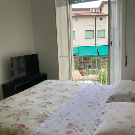 Annagioiosa Villa Viareggio